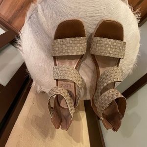 IMPO STRETCH GLADERATOR STYLE SANDALS( 71/2) WORN ONCE